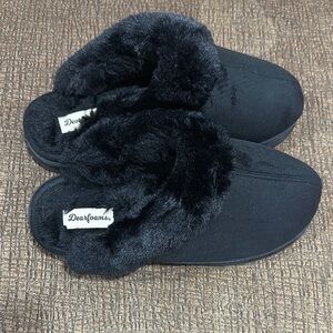 Dearfoams Black Cozy Slippers with Plush Lining